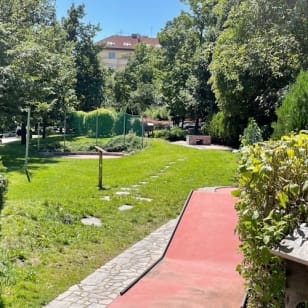 Žižkov TV Tower: Minigolf