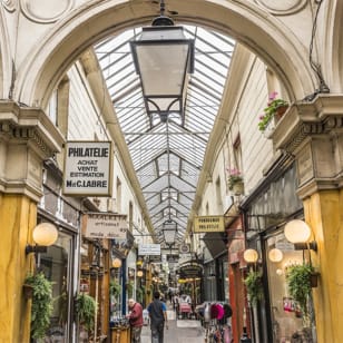 Vivez une expérience inoubliable avec une visite théâtralisée des Passages Couverts de Paris !