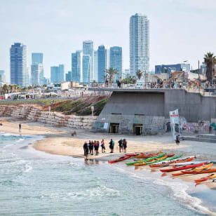 תל אביב: כרטיסים להשכרת קיאקים בביץ' קלאב