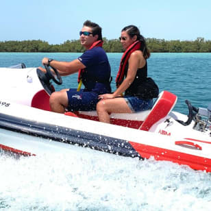 Abu Dhabi: Rhino Rides Self-Drive Speedboat Tour