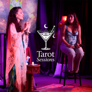 Tarot Sessions : un spectacle mystique entre cartes et cocktails