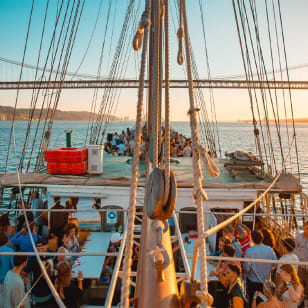 Lisboa Boat Party: Paseo por el Tajo con DJ