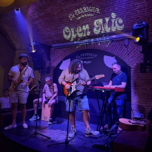 Jueves de Música en Vivo + Open Mic