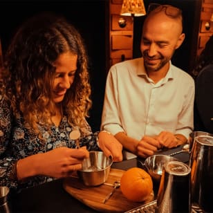Cocktails au champagne dans un bar caché speakeasy : l’atelier exclusif à ne pas manquer !