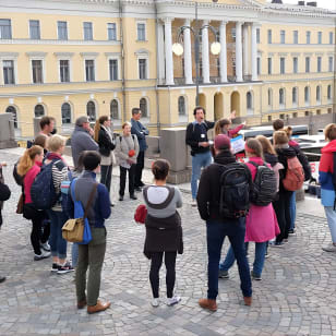Vinkkipohjainen ilmainen kävelykierros Helsingissä - RED UMBRELLA TOURS