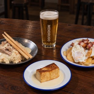 Menu du jour à Mendrugo avec bière artisanale et dessert/café inclus.