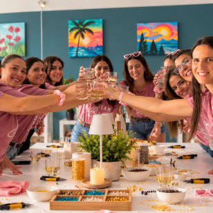 Taller de Joyas con Vino Ilimitado y Picoteo en Bspark Málaga