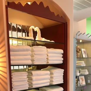 Spa Service: Massaggio corpo con pietre calde e sauna privata