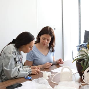 Learn the technique of beading: Create a Pearl Beaded Bag