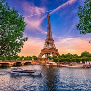 La Seine : croisière touristique depuis la tour Eiffel