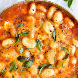 Handgemachte Gnocchi mit klassischer Tomatensauce in Sacramento