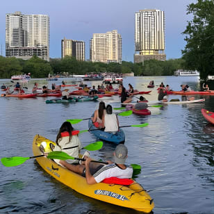 Downtown Austin Sunset Kajak-Tour mit 1,5 Millionen Fledermäusen