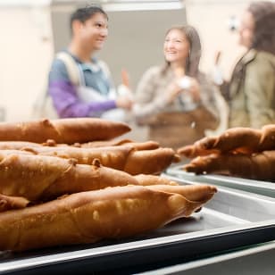 Sabores y Tradición: Visita a pie de la ciudad con degustación gastronómica