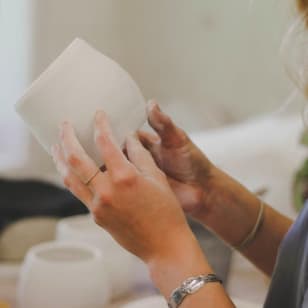 Ceramics and wine workshop at Mil vueltas studio
