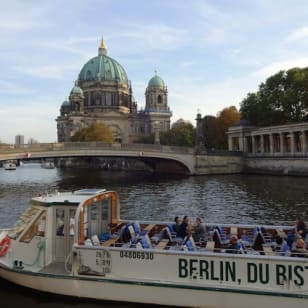 Berlin: 1-hour boat tour + audio guide