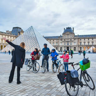Guided bike tour along the Seine River