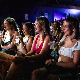 El espectáculo Ding Dong Gong: Comedia del sábado noche