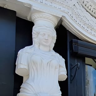 Discovering Cheltenham: Una Visita Autoguiada con Audio