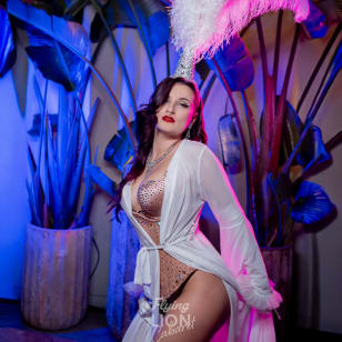 Die Dollface Dames Burlesque & Variety im Sofitel Beverly Hills