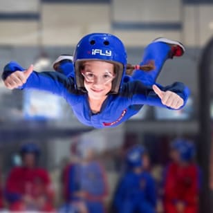 Experiencia de paracaidismo en interior con iFLY Manchester