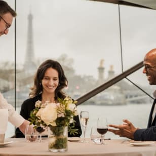 La Seine : Dîner-croisière avec musique live BATEAUX-MOUCHES®