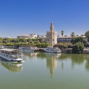 Monumental Route in cruise along the Guadalquivir River