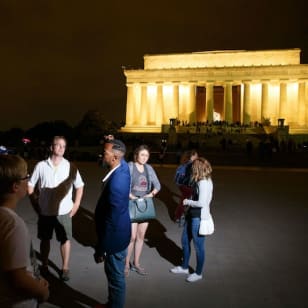 Washington, D.C. bei Einbruch der Dunkelheit: Geführte Bus-Tour