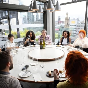 Visita relajada a pie para catar los mejores vinos de Manchester
