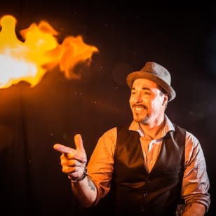 WonderWorks Orlando: Cena espectáculo de magia y comedia Outta Control