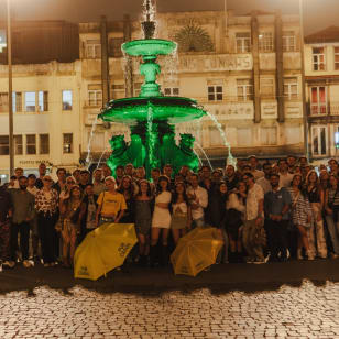 Pub Crawl nachts in Porto