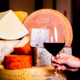 Degustazione di formaggi con abbinamento di vini