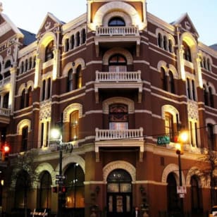 Austin Paranormal Pub Crawl With Driskill Ghost Stories