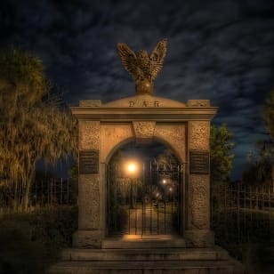 The Grave Tales Ghost Tour a Savannah