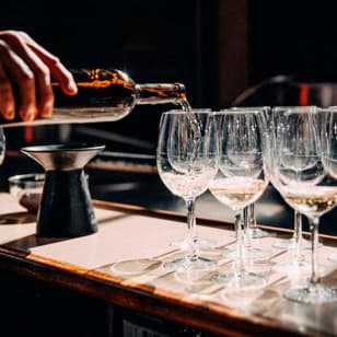 Weinverkostung aus Bordeaux und Snacks
