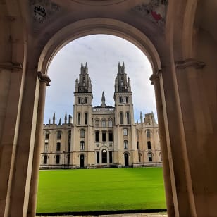 90 Minute Classic Walking Tour of Oxford