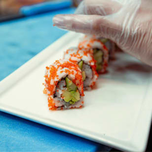 Sushi Date Night: Una Experiencia de Sushi Manos a la Obra
