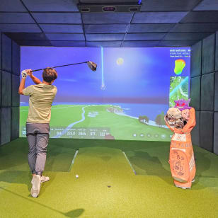 clubFACE: Indoor Golf Simulator Rooms