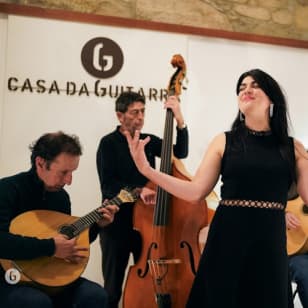 Porto: Fado-Konzert in der Casa da Guitarra mit Portwein