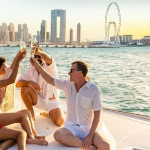 Dubai: 2-Hour Luxury Yacht Tour + Snacks & Drinks