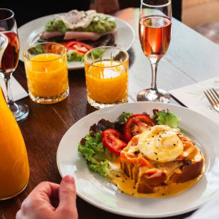 Casa Suecia: Bubble Brunch with cocktail option and DJ