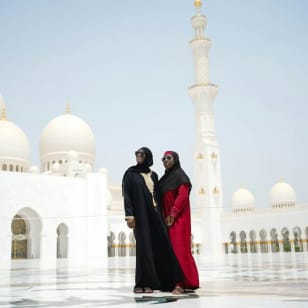 Grand Mosque, Royal Palace & Etihad Tower: Guided Tour from Abu Dhabi