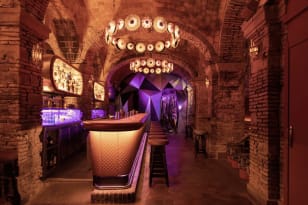 Fiesta clandestina e discoteca VIP a Barcellona
