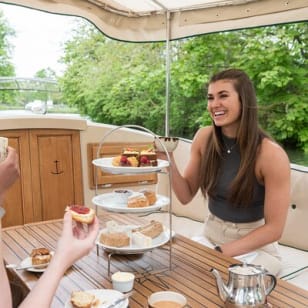 Afternoon Tea Sightseeing River Cruise en Oxford