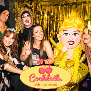 CÓCTELES con DRAG QUEENS