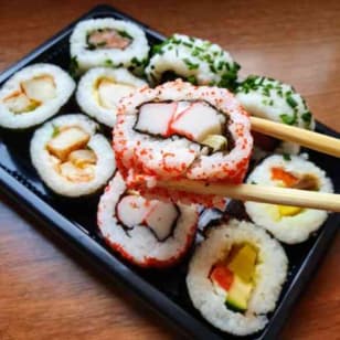 Sushi hecho a mano por un Master Chef