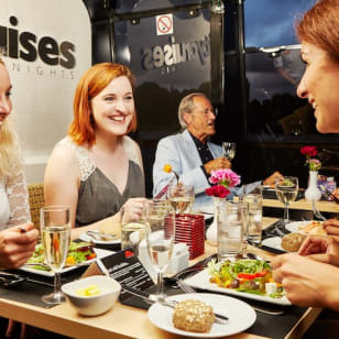 London: Thames-Kreuzfahrt mit 4-Gänge-Abendessen und Live-Musik