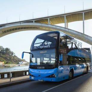 Porto: Ônibus hop-on hop-off de 48 horas + visita à adega