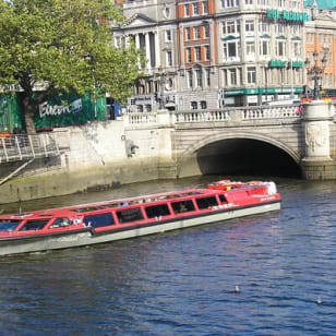Crociere turistiche a Dublino sul fiume Liffey, con guida