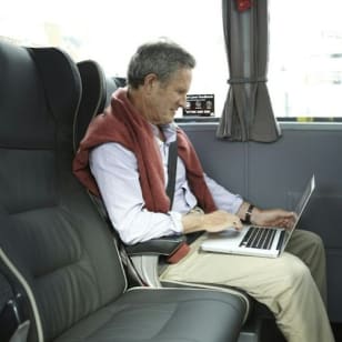 London: Bus Transfer To/From Luton Airport and London Victoria