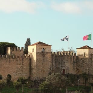 São Jorge Castle: Fast-Track Ticket + Guided Tour